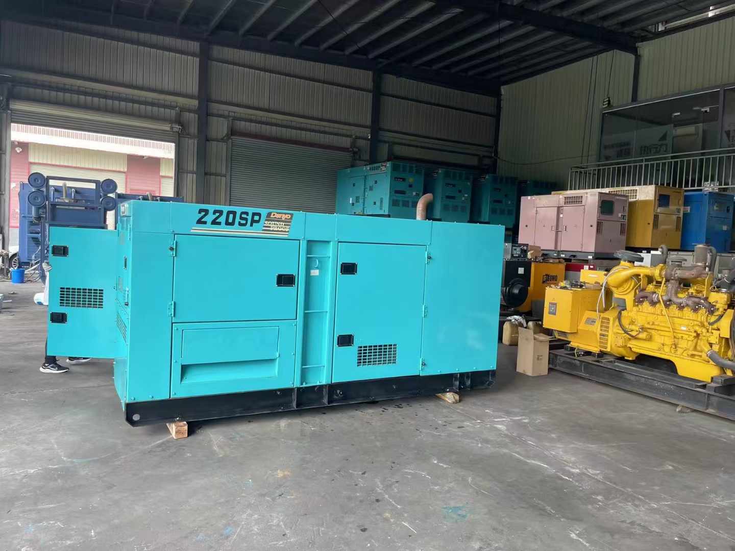 南明800kW 柴油发电机的输出电流波动范围是多少？