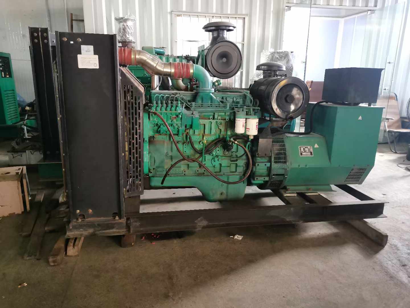 南明发电机租赁如何确定电缆的承载电流是否在安全范围内？