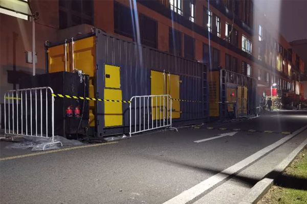 南明柴油发电机组的输出电压是如何调节的？