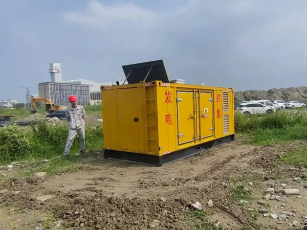 南明200KW柴油发电机机组每小时的油耗量受哪些因素影响？