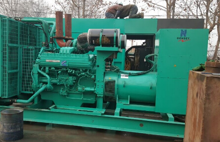 南明发电机组如何判断水冷式机油散热器内部是否需要清洗？